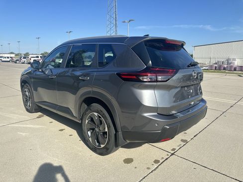 Used 2025 Nissan Rogue SV w/ SV Premium Package AWD/4WD image 12