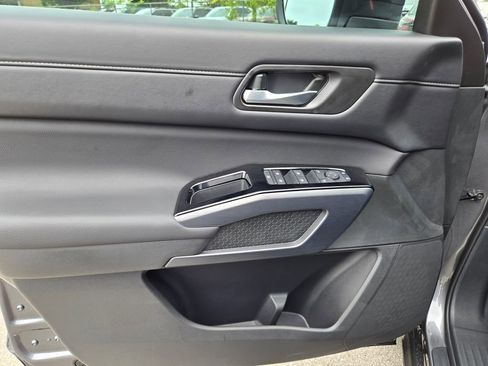 New 2026 Nissan Pathfinder SL w/ SL Premium Package FWD image 17