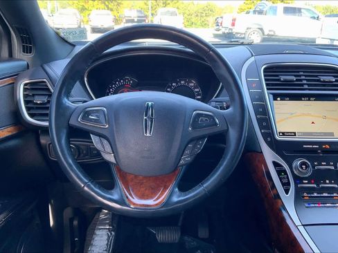 Used 2018 Lincoln MKX Reserve w/ Driver Assistance Package image 5