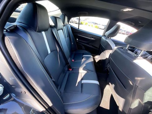 Used 2025 Toyota Camry SE image 30