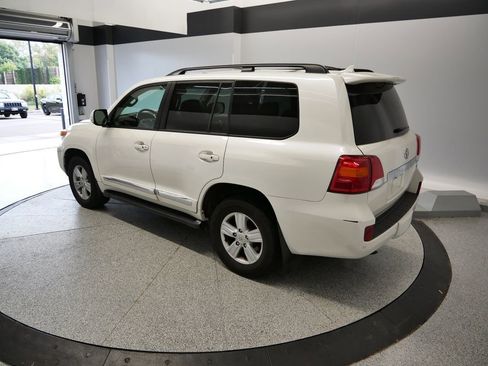 Used 2015 Toyota Land Cruiser image 20