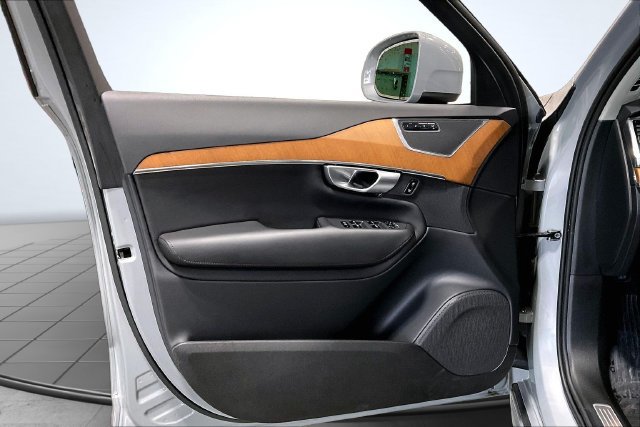 Certified 2025 Volvo XC90 T8 Plus w/ Protection Package Premier AWD/4WD image 26
