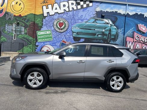 Used 2019 Toyota RAV4 XLE AWD/4WD image 2