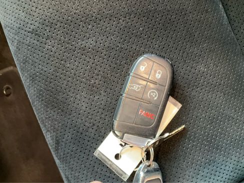 Used 2015 Jeep Grand Cherokee SRT AWD/4WD image 27