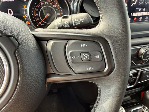 Used 2023 Jeep Wrangler Unlimited Sport AWD/4WD image 17