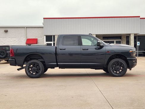 New 2026 RAM 2500 Laramie AWD/4WD image 7