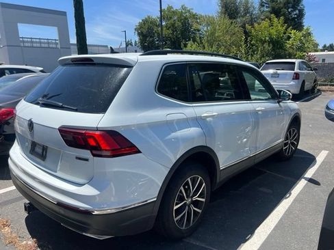 Used 2020 Volkswagen Tiguan SE R-Line AWD/4WD image 6