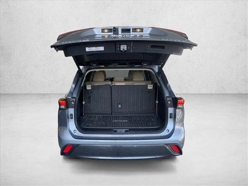 Used 2020 Toyota Highlander Limited image 7