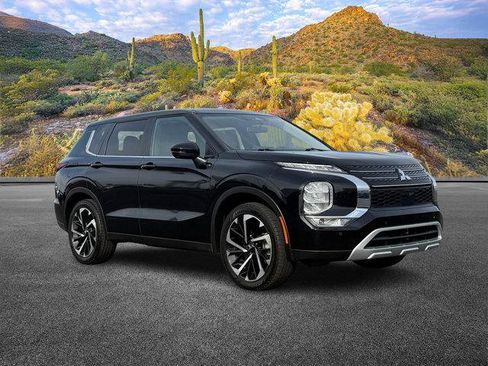 Used 2024 Mitsubishi Outlander SE image 2