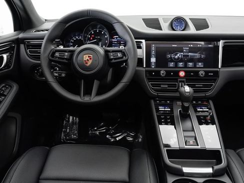 Certified 2026 Porsche Macan AWD/4WD image 16