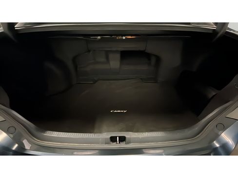 Used 2016 Toyota Camry XLE image 15