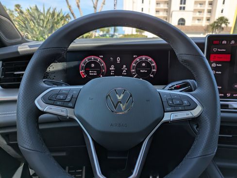 New 2026 Volkswagen Tiguan SE R-Line FWD image 29