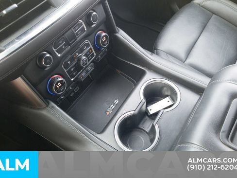 Used 2024 Chevrolet Suburban LT RWD image 10