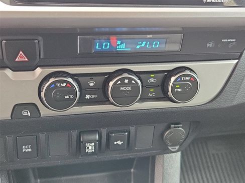 Used 2022 Toyota Tacoma SR5 RWD image 32