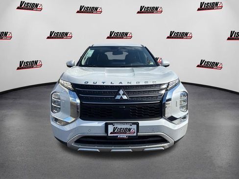 Used 2023 Mitsubishi Outlander SE image 2