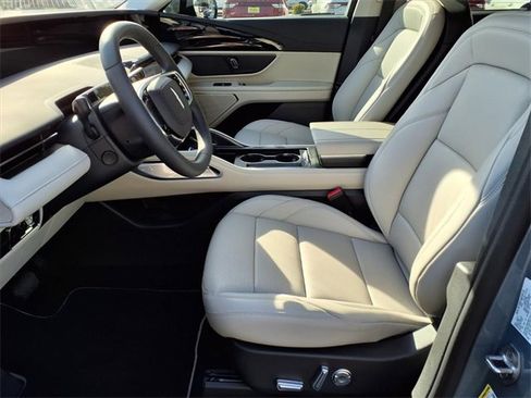 New 2026 Lincoln Nautilus Premier image 7