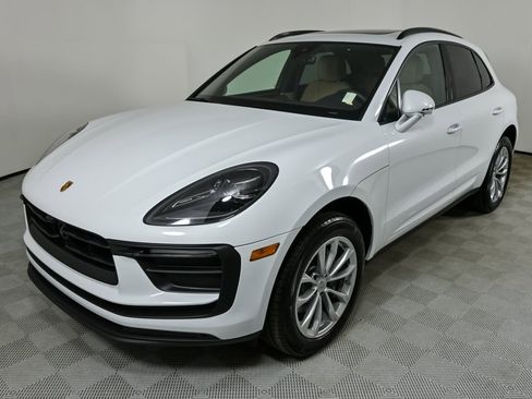 Certified 2025 Porsche Macan image 1