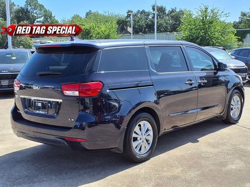 Used 2018 Kia Sedona LX FWD image 4
