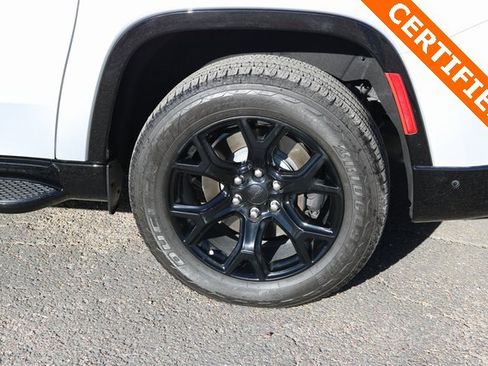 Used 2024 Jeep Wagoneer L Series II w/ Convenience Group I image 8