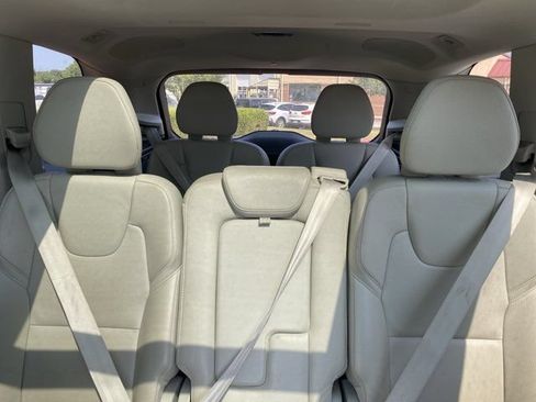 Used 2017 Volvo XC90 T6 Momentum w/ Vision Package AWD/4WD image 27