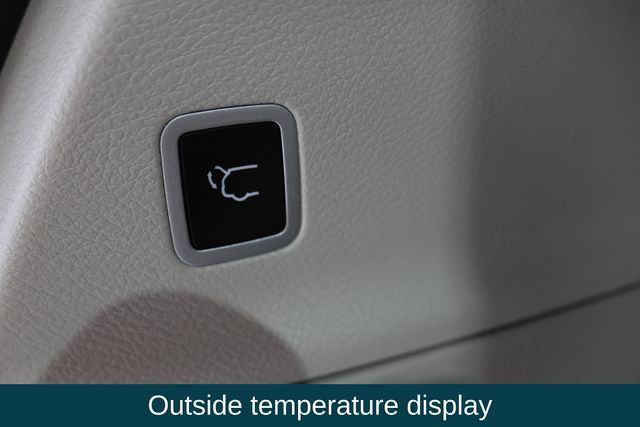 Used 2023 Chrysler Voyager LX FWD image 15