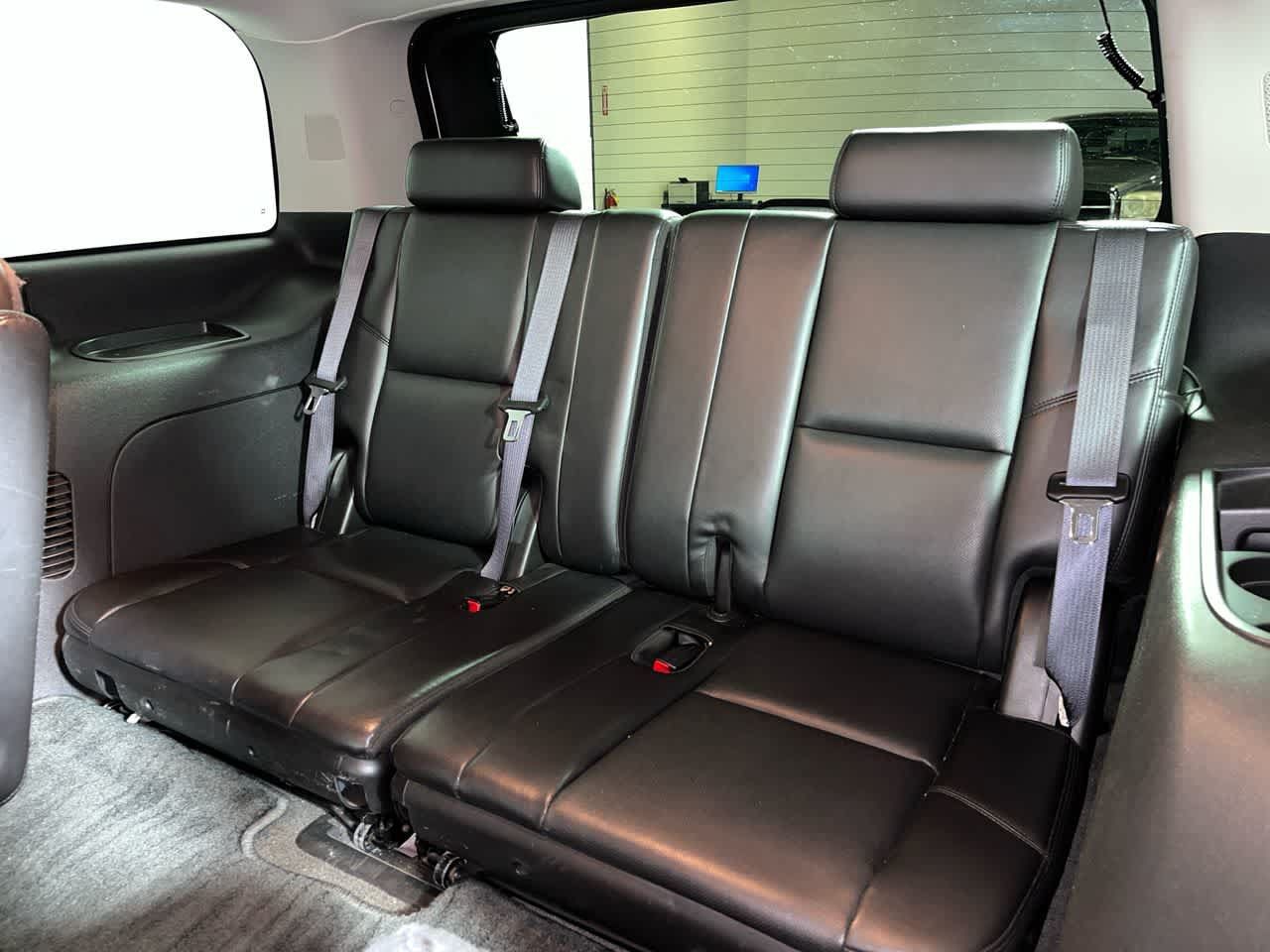 Used 2010 Cadillac Escalade AWD image 26