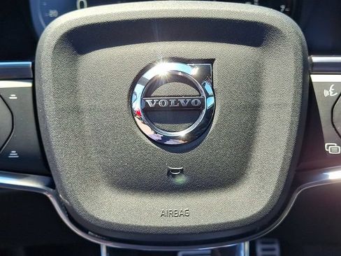 Used 2022 Volvo XC40 T5 R-Design AWD/4WD image 21