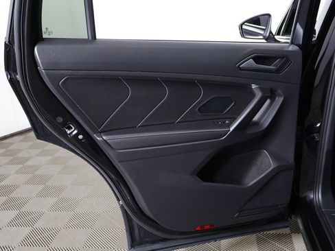 Used 2023 Volkswagen Tiguan SE image 24