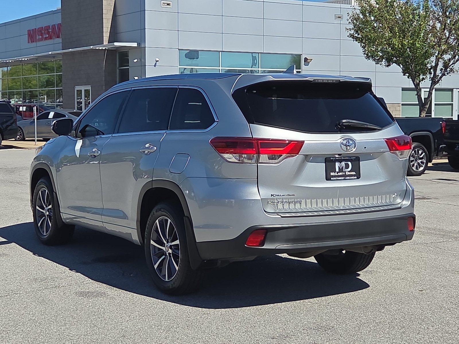 Used 2018 Toyota Highlander XLE FWD image 4