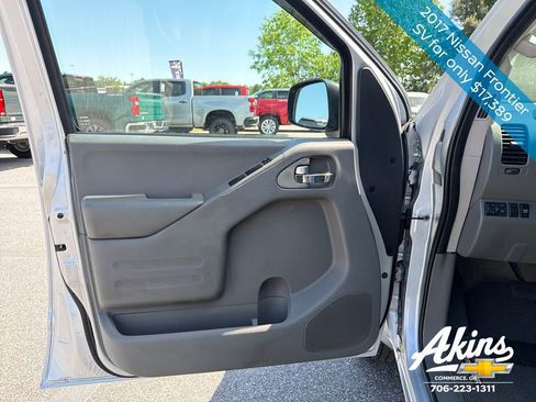 Used 2017 Nissan Frontier SV w/ SV Value Truck Package RWD image 16