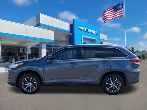 Used 2018 Toyota Highlander XLE image 17