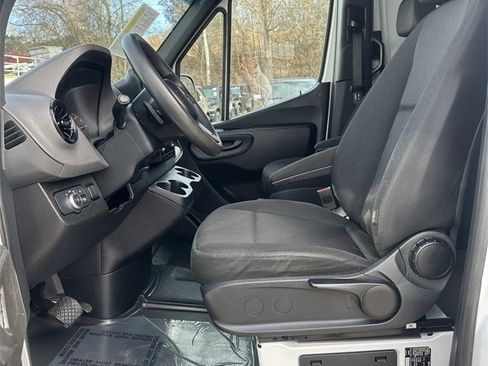 Used 2023 Mercedes-Benz Sprinter 2500 image 11
