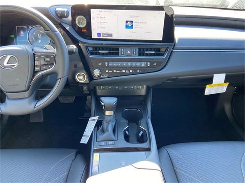 New 2025 Lexus ES 300h w/ Luxury Package image 14