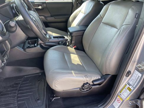 Used 2019 Toyota Tacoma TRD Off-Road RWD image 18