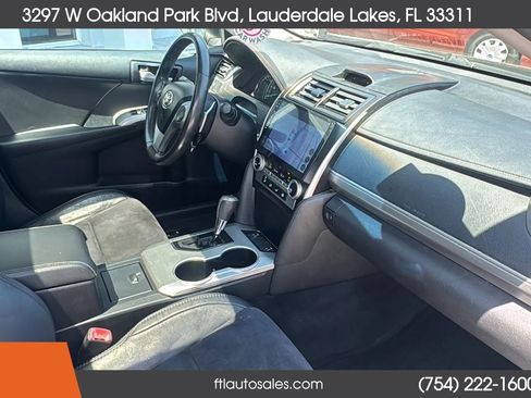 Used 2012 Toyota Camry SE w/ Leather Pkg FWD image 34