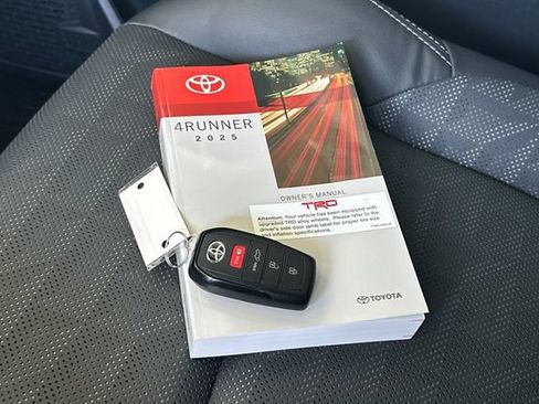 Used 2025 Toyota 4Runner TRD Off-Road Premium AWD/4WD image 11