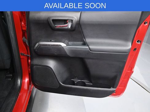 Used 2020 Toyota Tacoma TRD Off-Road image 30