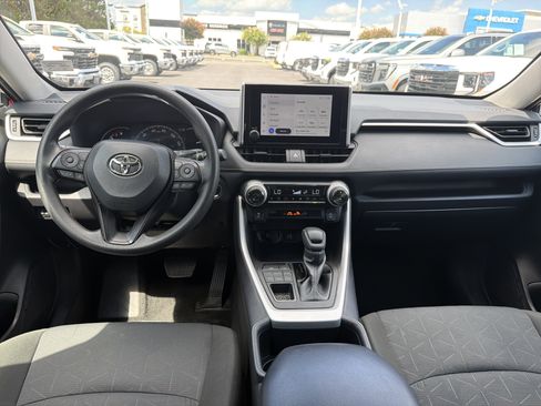 Used 2025 Toyota RAV4 XLE AWD/4WD image 30