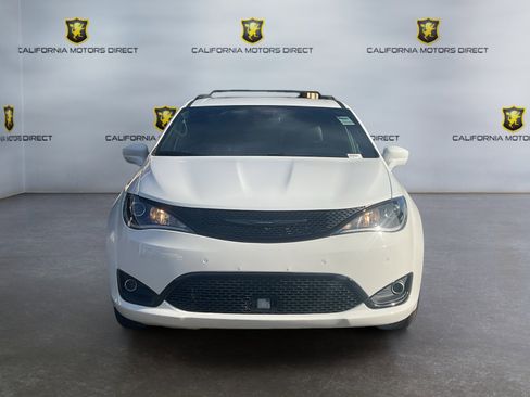 Used 2020 Chrysler Pacifica Touring-L image 2