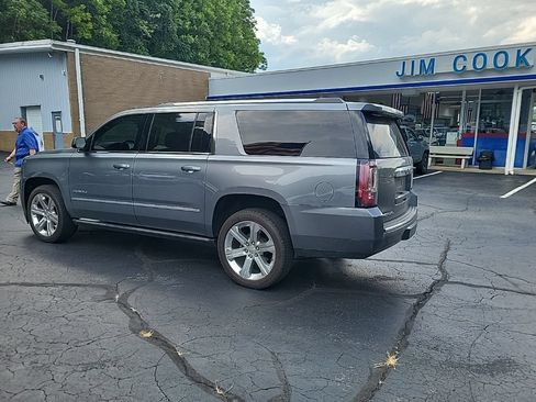 Used 2020 GMC Yukon XL Denali w/ Denali Premium Package AWD/4WD image 11