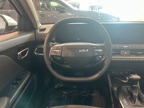Used 2025 Kia K4 LXS image 28