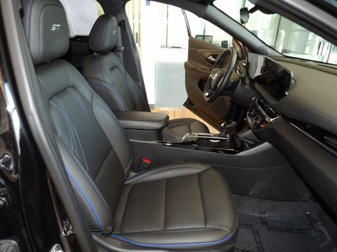 Used 2025 Buick Envista Sport Touring w/ Convenience I Package FWD image 14