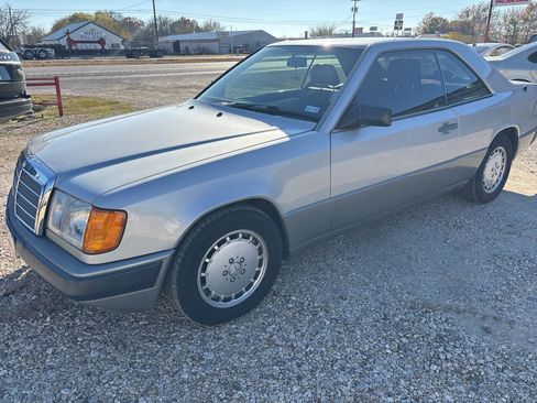 Used 1989 Mercedes-Benz 300 CE Coupe image 2