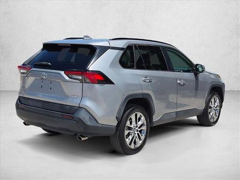 Used 2020 Toyota RAV4 XLE Premium FWD image 5
