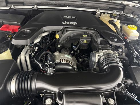 Used 2019 Jeep Wrangler Sport image 25