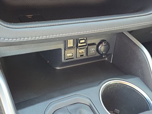 Used 2021 Toyota Highlander XLE image 30