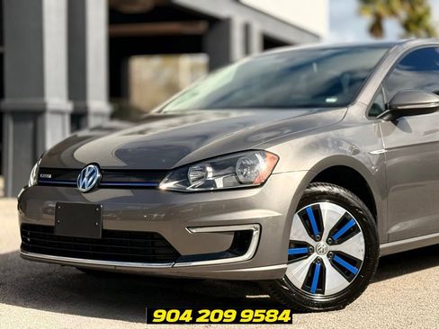 Used 2016 Volkswagen e-Golf SE FWD image 2