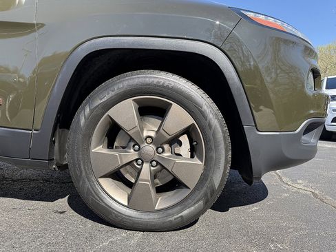 Used 2016 Jeep Cherokee 75th Anniversary image 9