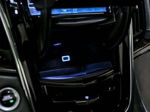 Used 2018 Cadillac Escalade Platinum image 29