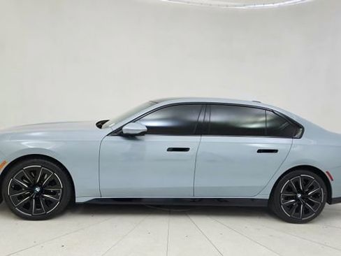 Used 2024 BMW 740i xDrive w/ Premium Package image 10